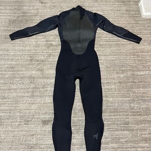 Women’s xcel size 4 wetsuit